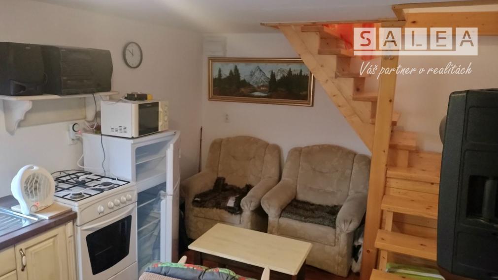 Neváhajte a kúpte si krásnu chatu s murovaným bazénom v Kráľovej nad Váhom