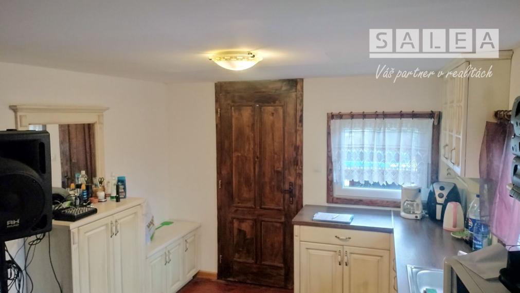 Neváhajte a kúpte si krásnu chatu s murovaným bazénom v Kráľovej nad Váhom