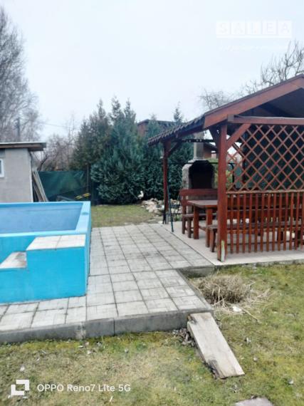 Neváhajte a kúpte si krásnu chatu s murovaným bazénom v Kráľovej nad Váhom