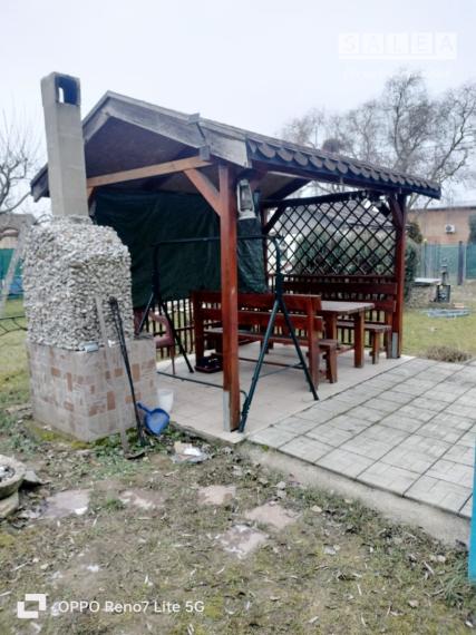 Neváhajte a kúpte si krásnu chatu s murovaným bazénom v Kráľovej nad Váhom