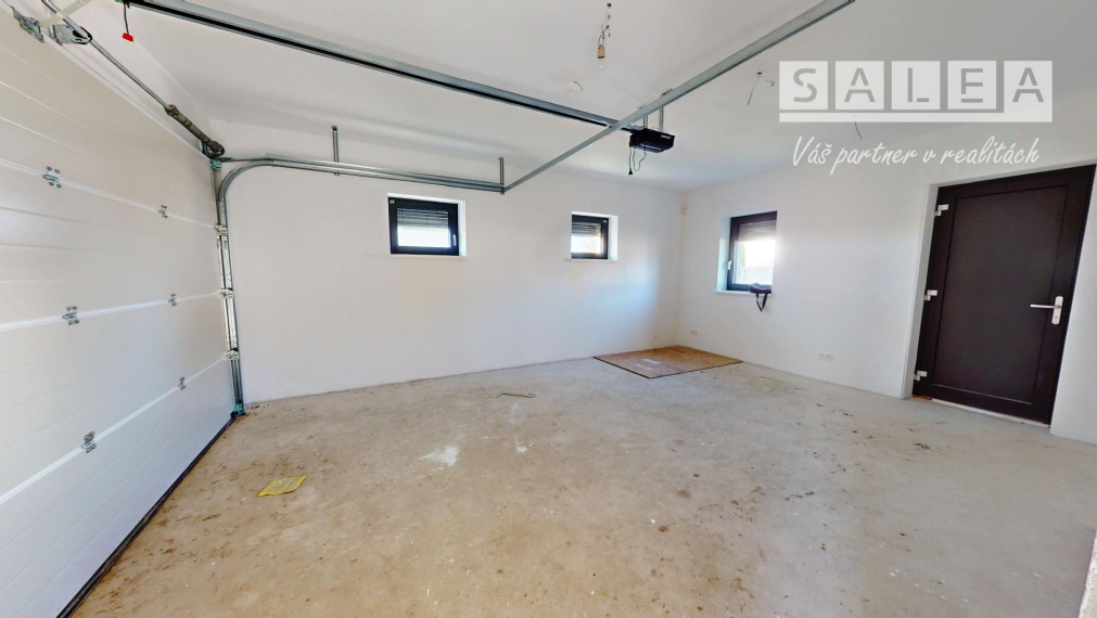 Exkluzívny poschodový dom v lukratívnej lokalite v Čunove, 286 m2, slnečný pozemok 571 m2