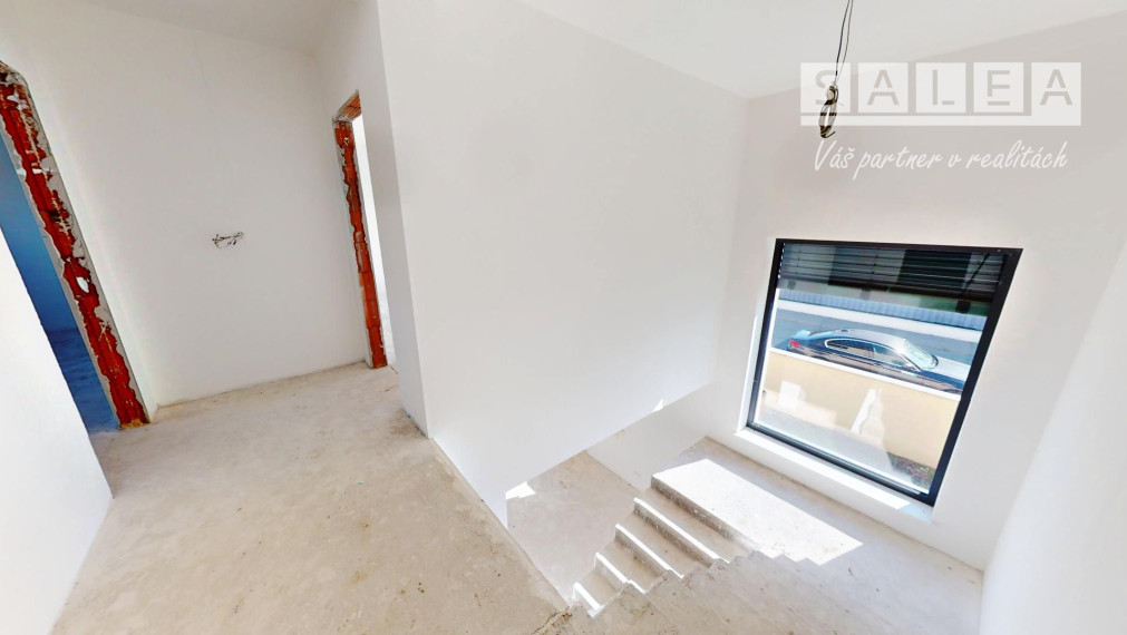 Exkluzívny poschodový dom v lukratívnej lokalite v Čunove, 286 m2, slnečný pozemok 571 m2