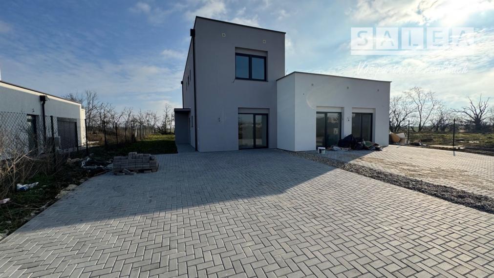 Znížená cena! Krásny štvorizbový rodinný dom v Hubiciach, bungalov, 85 m2, pozemok 350 m2