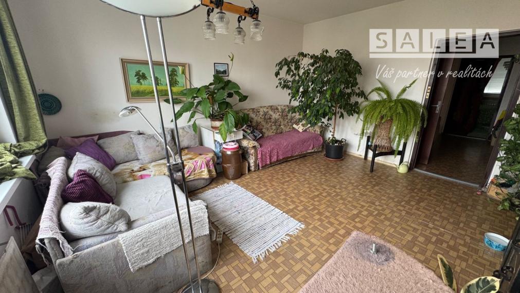 Rezervované!Trojizbový byt s loggiou v Pezinku v pôvodnom stave, ideálny na rekonštrukciu, 62 m2, výborná lokalita