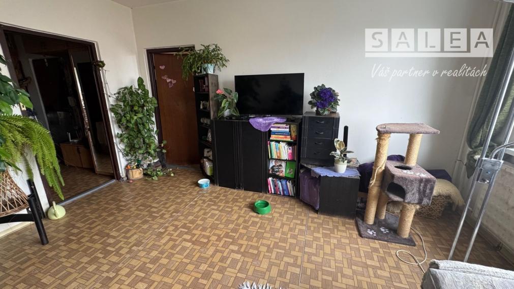 Rezervované!Trojizbový byt s loggiou v Pezinku v pôvodnom stave, ideálny na rekonštrukciu, 62 m2, výborná lokalita