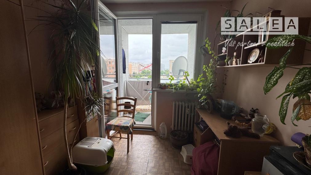 Rezervované!Trojizbový byt s loggiou v Pezinku v pôvodnom stave, ideálny na rekonštrukciu, 62 m2, výborná lokalita