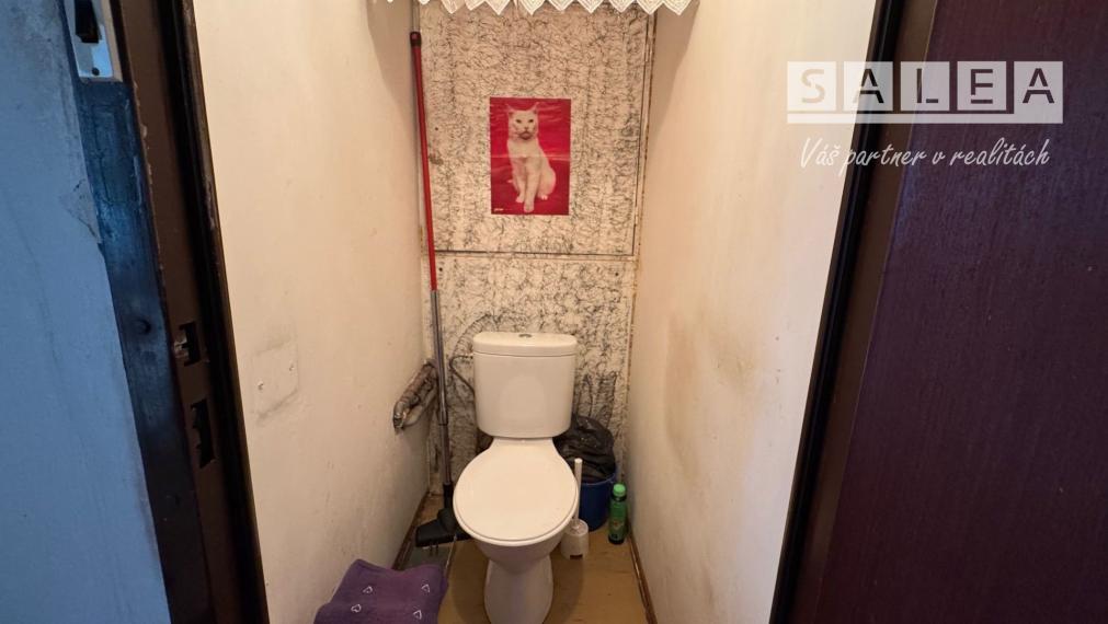 Rezervované!Trojizbový byt s loggiou v Pezinku v pôvodnom stave, ideálny na rekonštrukciu, 62 m2, výborná lokalita