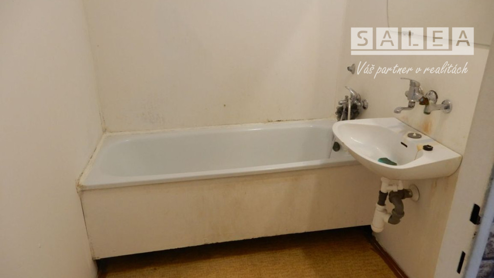 Slnečný 3 Izbový byt, 75 m2, balkón, širšie centrum, Levice