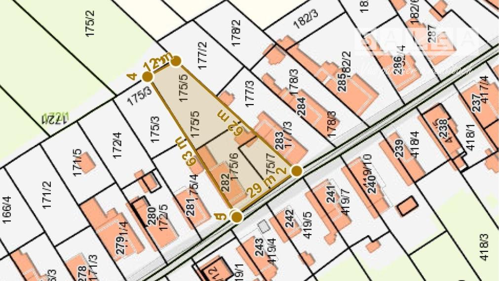 Pozemok so starým domom 1333m2.  Tomášikovo.