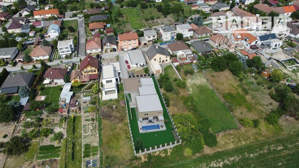 Výrazná zľava! Luxusný dvojdom Zavar! 1058 m2!