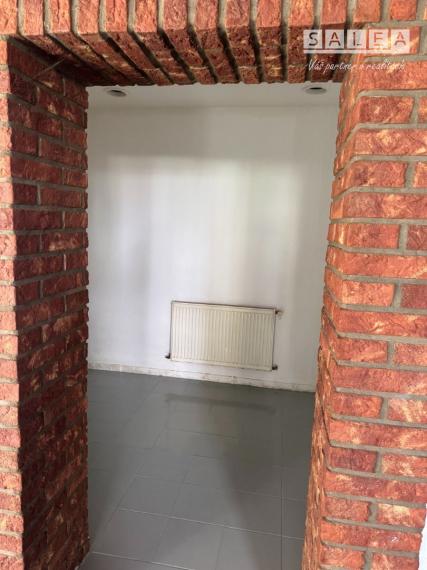 Na prenájom priestor na prevádzku alebo služby v Šaľa-Veča s bytom na poschodí