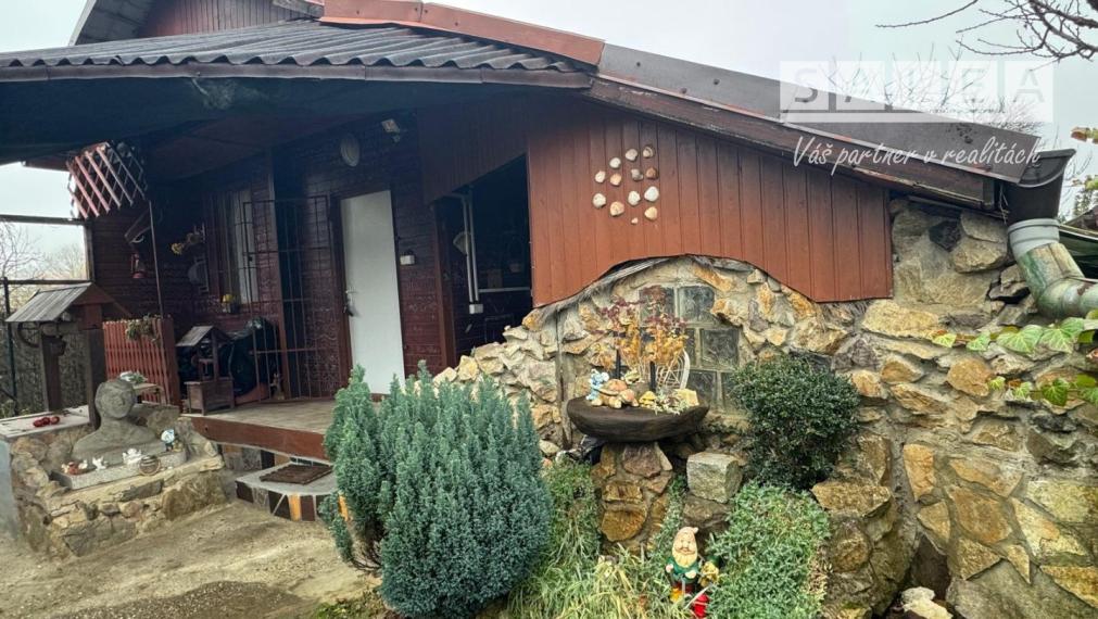 Výrazne znížená cena ...Krásna chalúpka v tesnej blízkosti rieky Váh v osobnom vlastníctve- Exkluzivne iba u nás