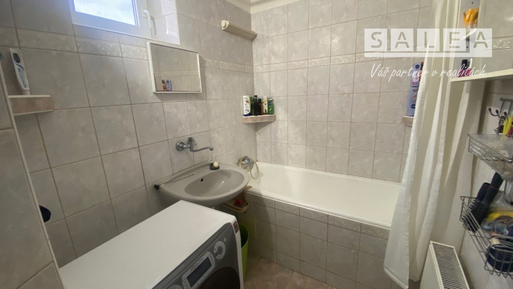 Znížená cena!!! Podpivničený štvorizbový RD v Slovenskom Grobe s VEĽKÝM POZEMKOM AŽ 2142 m2, napojenie na všetky IS