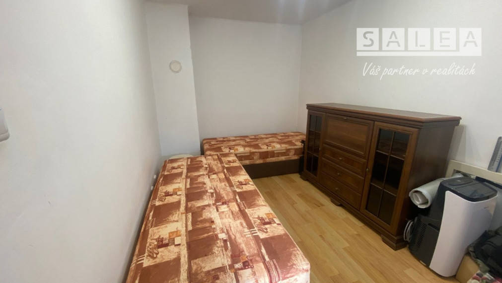 Znížená cena!!! Podpivničený štvorizbový RD v Slovenskom Grobe s VEĽKÝM POZEMKOM AŽ 2142 m2, napojenie na všetky IS