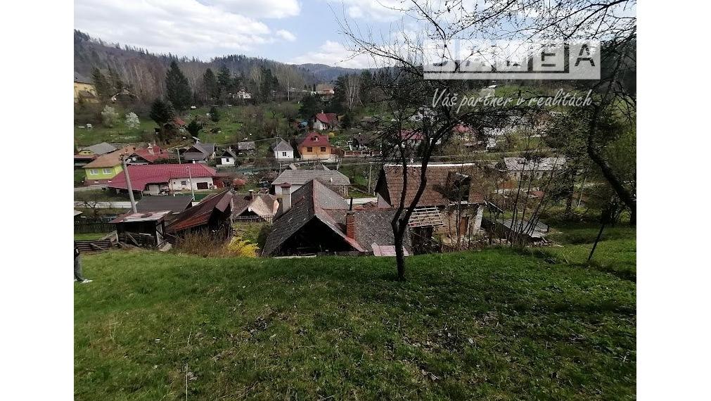 Pozemky so starým RD v obci Prakovce o celkovej rozlohe 700m2