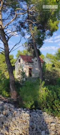 CHORVÁTSKO, OSTROV BRAČ - KAMENNÝ DOM ZO 16. STOROČIA, ZÁTOKA SALBUNARA, DALMÁCIA