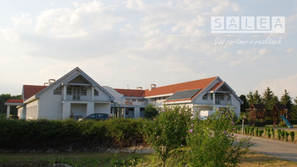 Vila Ranč Exkluzívna  - Krásna príroda, jazero, chov koní, apartmány, bazén, bowling, spoločenské akcie, kopec prírody, športu a relaxu