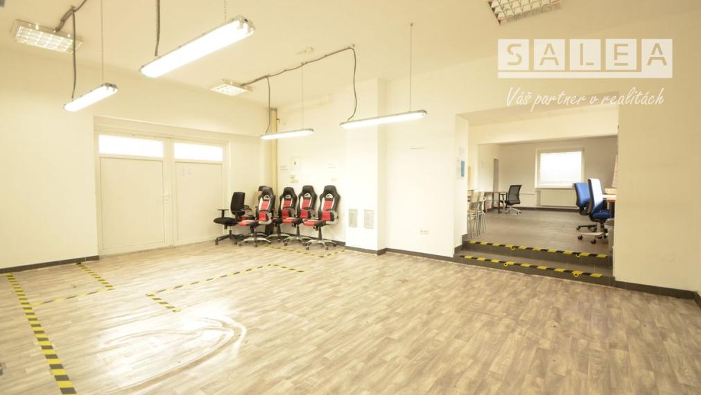 NOVÁKY - POLYFUNKČNÝ DOM + GARÁŽE + POZEMOK 948m2