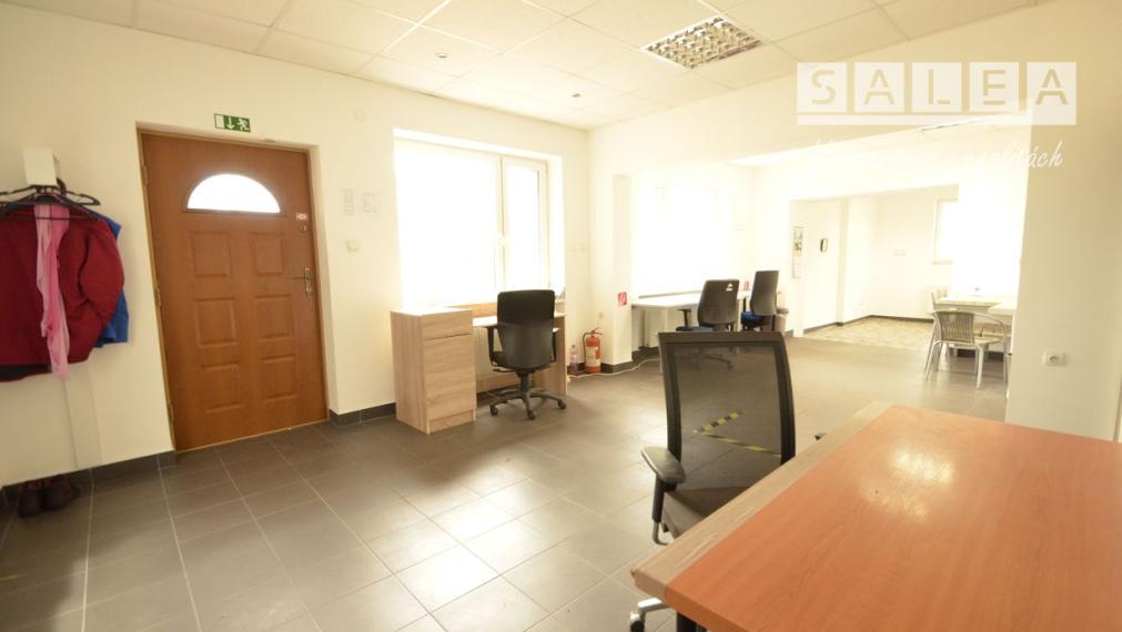 NOVÁKY - POLYFUNKČNÝ DOM + GARÁŽE + POZEMOK 948m2