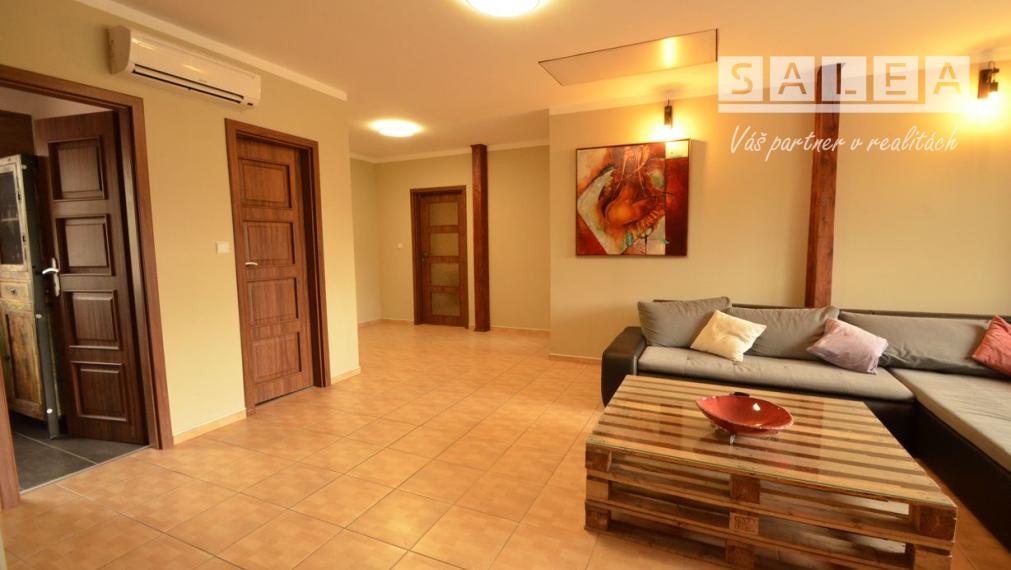 NOVÁKY - POLYFUNKČNÝ DOM + GARÁŽE + POZEMOK 948m2