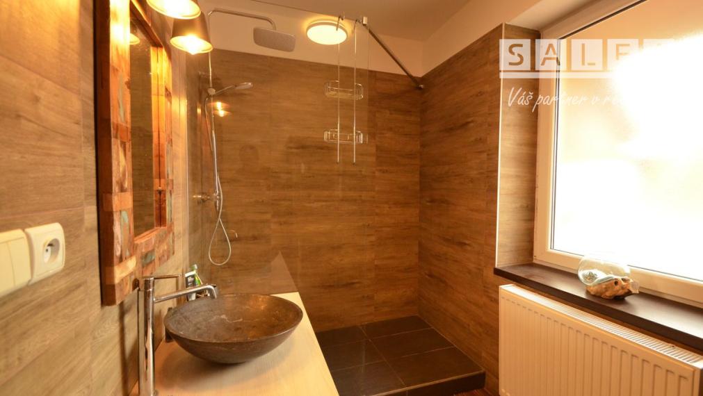 NOVÁKY - POLYFUNKČNÝ DOM + GARÁŽE + POZEMOK 948m2