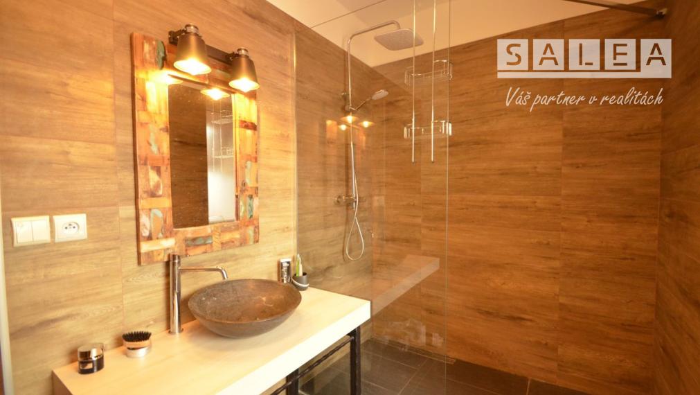 NOVÁKY - POLYFUNKČNÝ DOM + GARÁŽE + POZEMOK 948m2