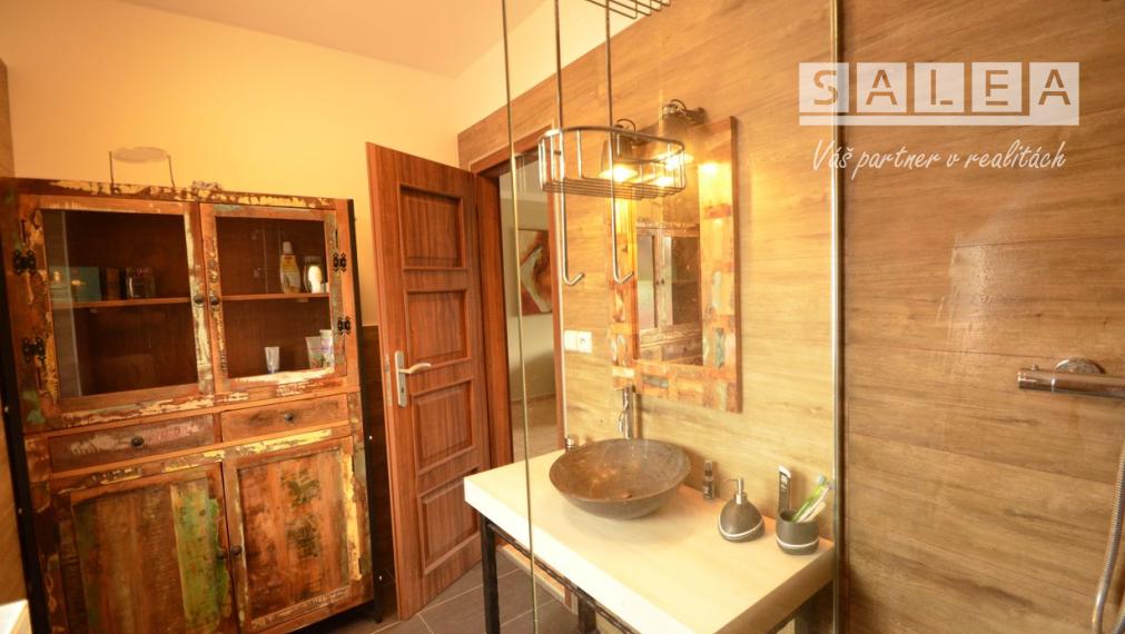 NOVÁKY - POLYFUNKČNÝ DOM + GARÁŽE + POZEMOK 948m2