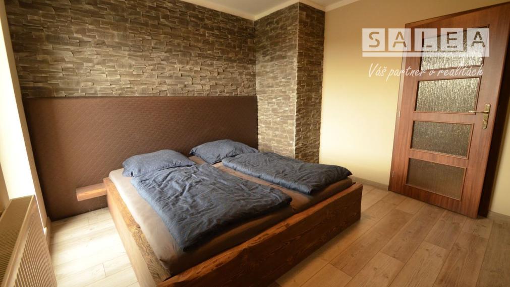 NOVÁKY - POLYFUNKČNÝ DOM + GARÁŽE + POZEMOK 948m2