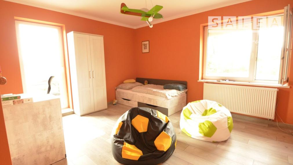 NOVÁKY - POLYFUNKČNÝ DOM + GARÁŽE + POZEMOK 948m2