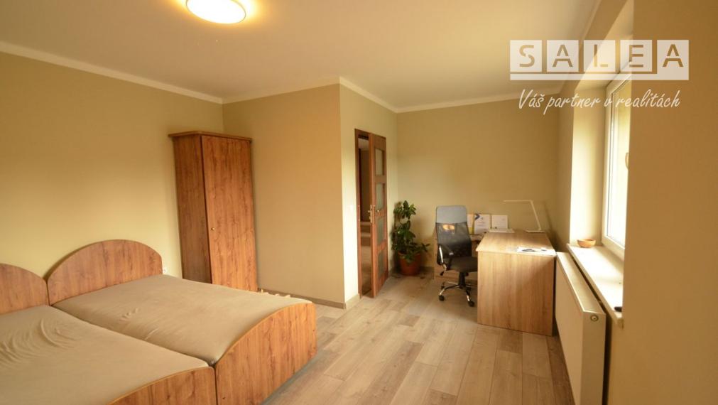 NOVÁKY - POLYFUNKČNÝ DOM + GARÁŽE + POZEMOK 948m2