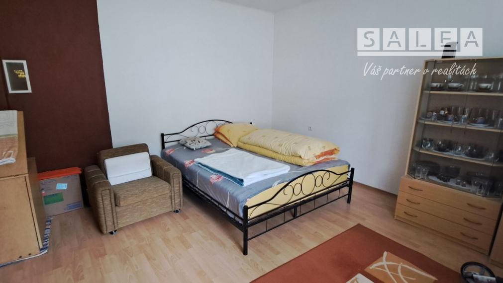 Bytová jednotka v rodinnom dome so  záhradou.