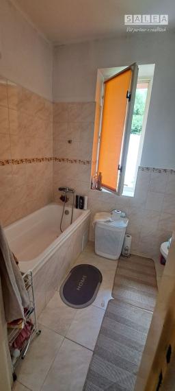 Bytová jednotka v rodinnom dome so  záhradou.