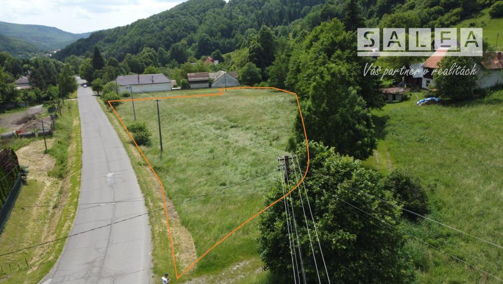Stavebný pozemok v malebnej obci Ostrý Grúň o výmere 6827m2