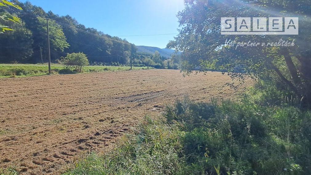 Stavebný pozemok v malebnej obci Ostrý Grúň o výmere 6827m2