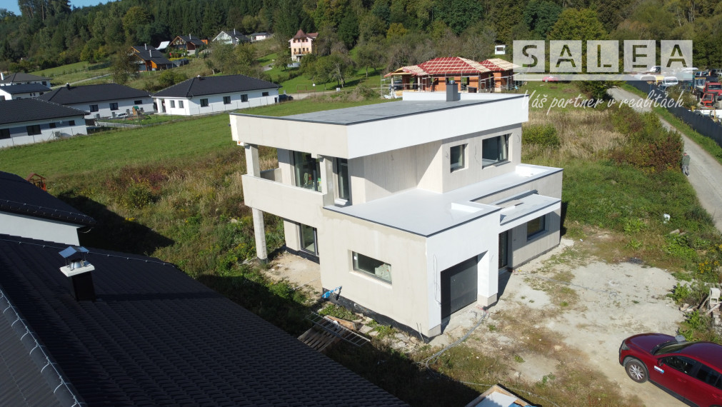 HLINIK NAD VÁHOM - NOVOSTAVBA 5 IZBOVÝ RD + 849m2 POZEMOK