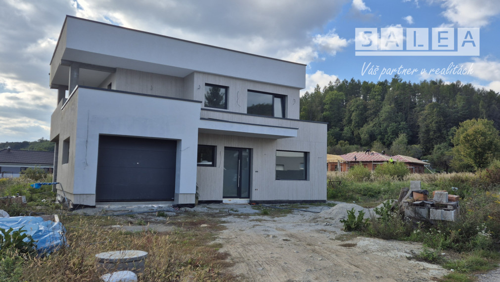 HLINIK NAD VÁHOM - NOVOSTAVBA 5 IZBOVÝ RD + 849m2 POZEMOK