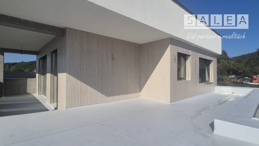 HLINIK NAD VÁHOM - NOVOSTAVBA 5 IZBOVÝ RD + 849m2 POZEMOK