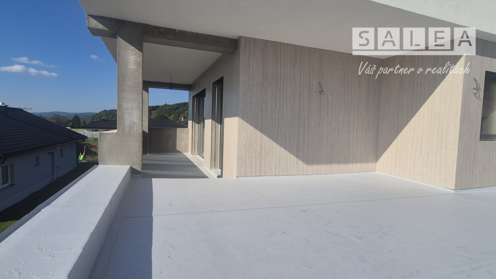 HLINIK NAD VÁHOM - NOVOSTAVBA 5 IZBOVÝ RD + 849m2 POZEMOK