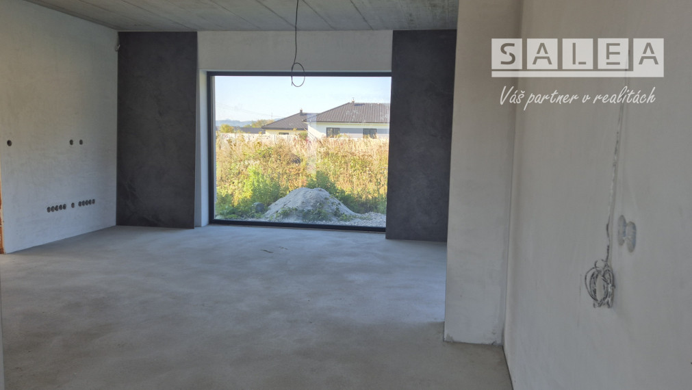 HLINIK NAD VÁHOM - NOVOSTAVBA 5 IZBOVÝ RD + 849m2 POZEMOK