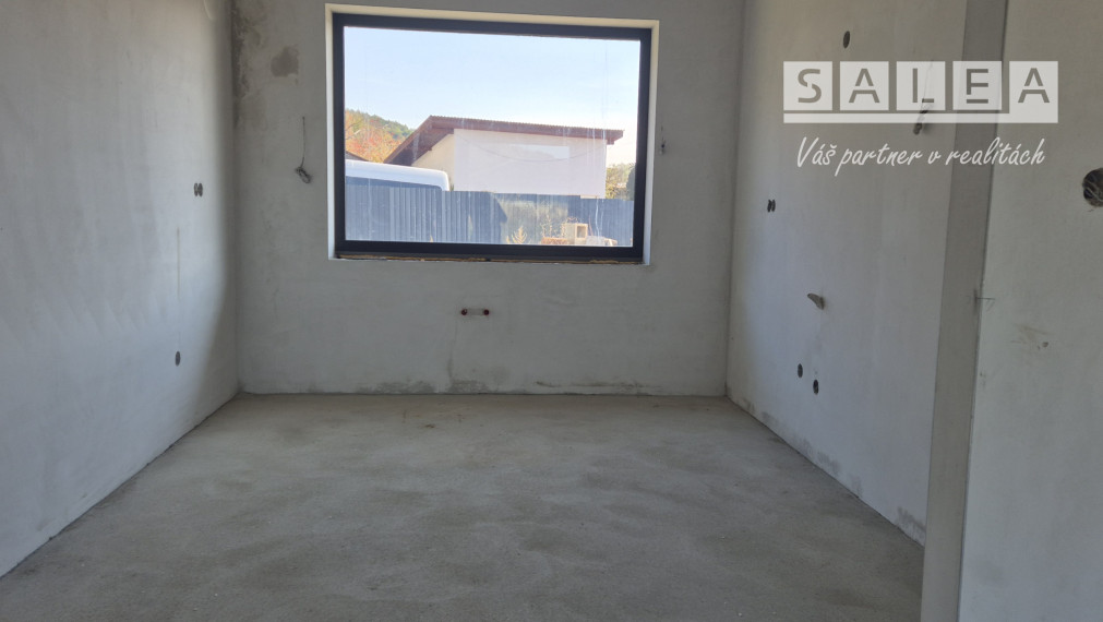 HLINIK NAD VÁHOM - NOVOSTAVBA 5 IZBOVÝ RD + 849m2 POZEMOK