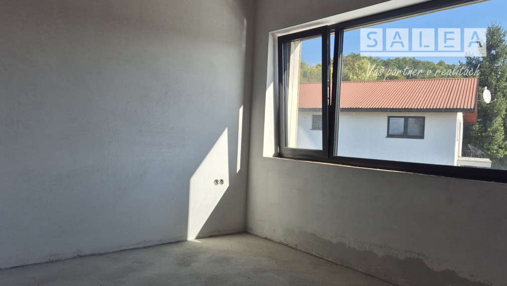 HLINIK NAD VÁHOM - NOVOSTAVBA 5 IZBOVÝ RD + 849m2 POZEMOK