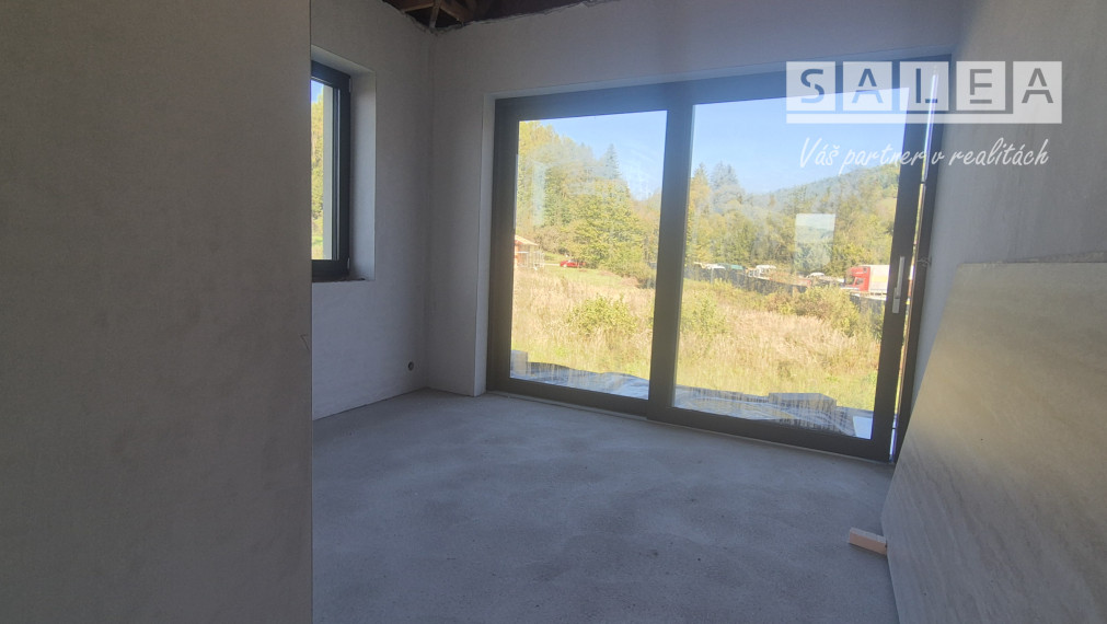 HLINIK NAD VÁHOM - NOVOSTAVBA 5 IZBOVÝ RD + 849m2 POZEMOK