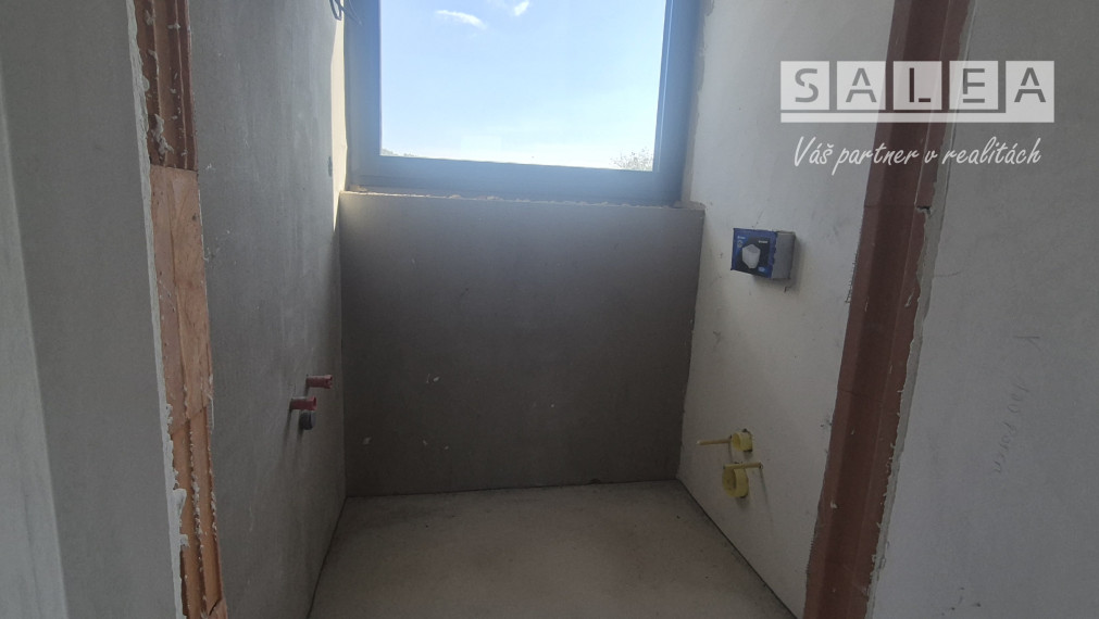 HLINIK NAD VÁHOM - NOVOSTAVBA 5 IZBOVÝ RD + 849m2 POZEMOK