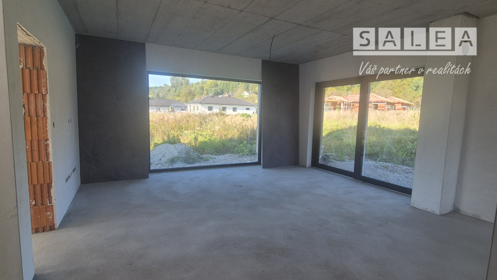 HLINIK NAD VÁHOM - NOVOSTAVBA 5 IZBOVÝ RD + 849m2 POZEMOK