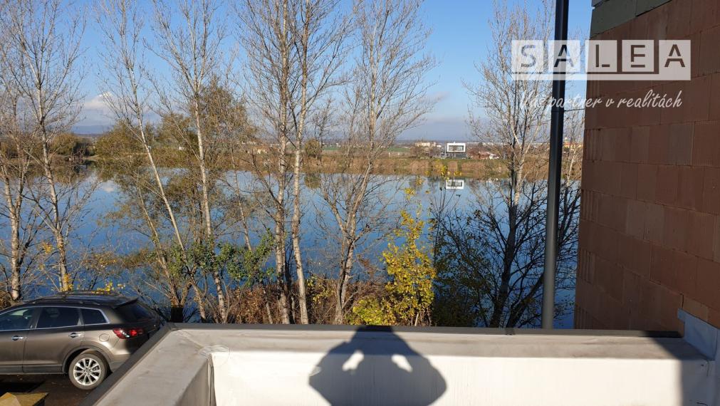 Skolaudovaný 5 izbový rodinný dom, pri jazere, Veľký Biel