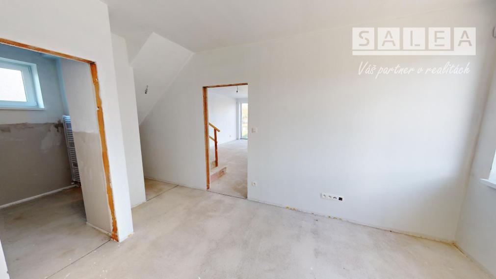 Skolaudovaný 5 izbový rodinný dom, pri jazere, Veľký Biel