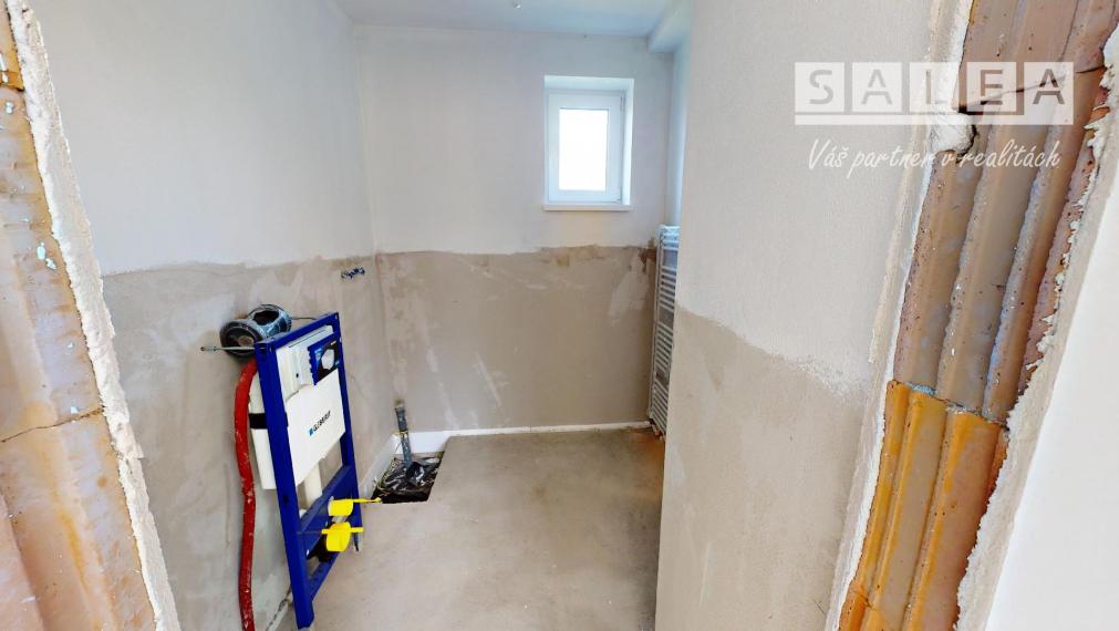 Skolaudovaný 5 izbový rodinný dom, pri jazere, Veľký Biel