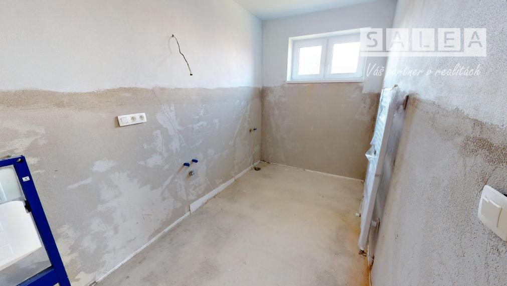 Skolaudovaný 5 izbový rodinný dom, pri jazere, Veľký Biel