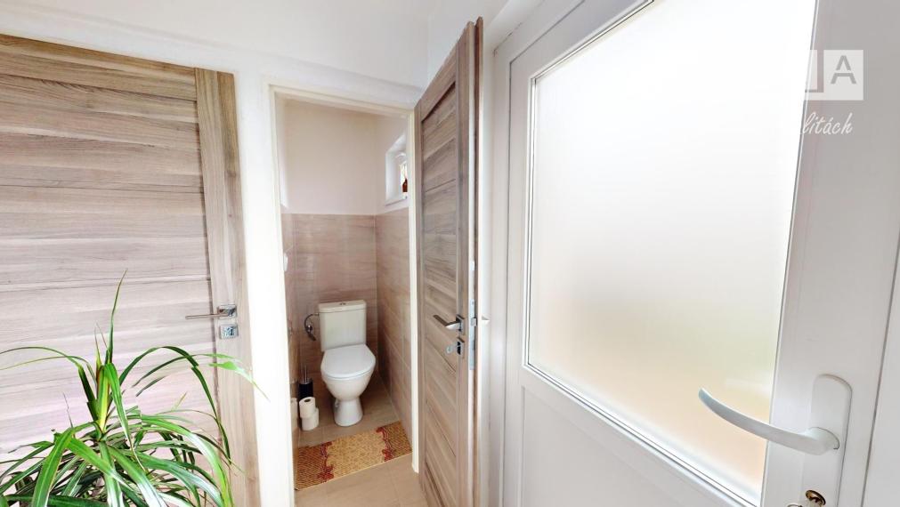 Krásny 4i Rodinný dom 166m2 ,na pozemku 1315m2 Vozokany.