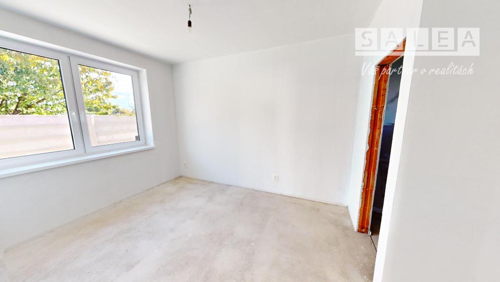 Skolaudovaný 5 izbový rodinný dom, pri jazere, Veľký Biel